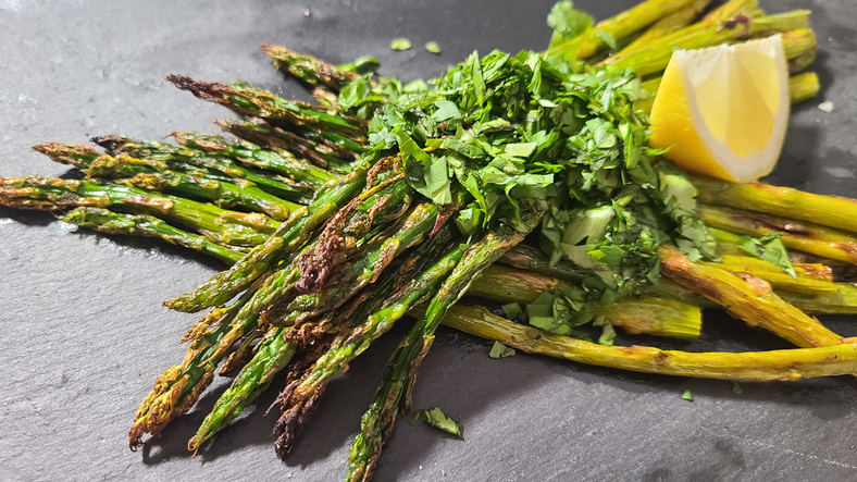 grilled asparagus in foil